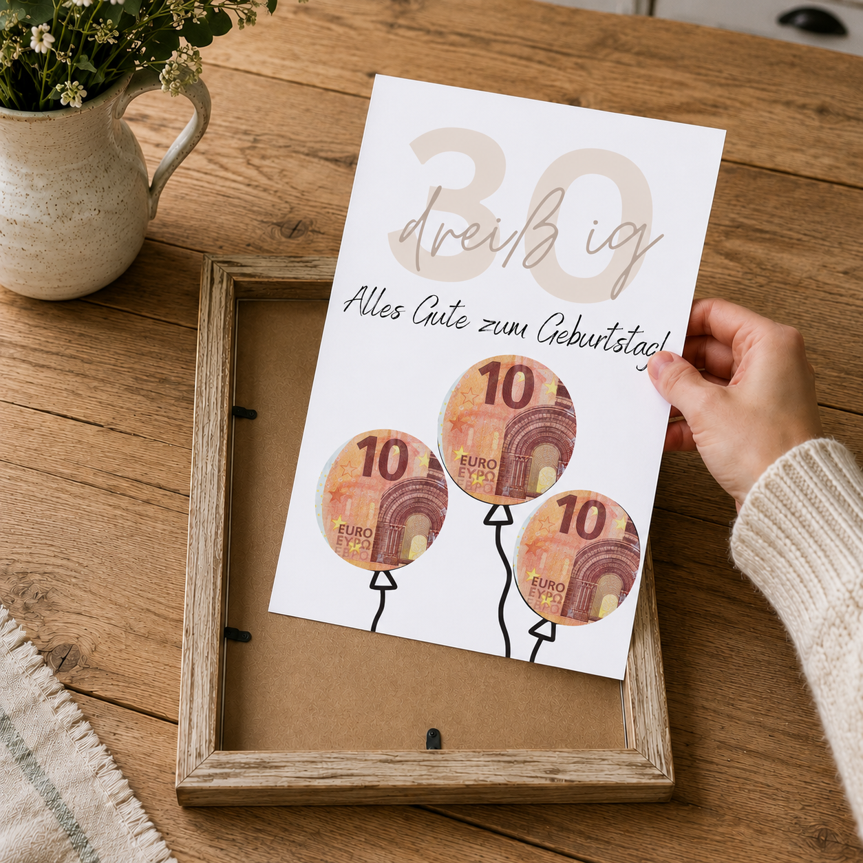 Geldgeschenk zum 30 Geburtstag als Printable mit Luftballons aus Geldscheinen, minimalistisches Geburtstagsdesign in Beige und Schwarz zum Ausschneiden und Ausdrucken