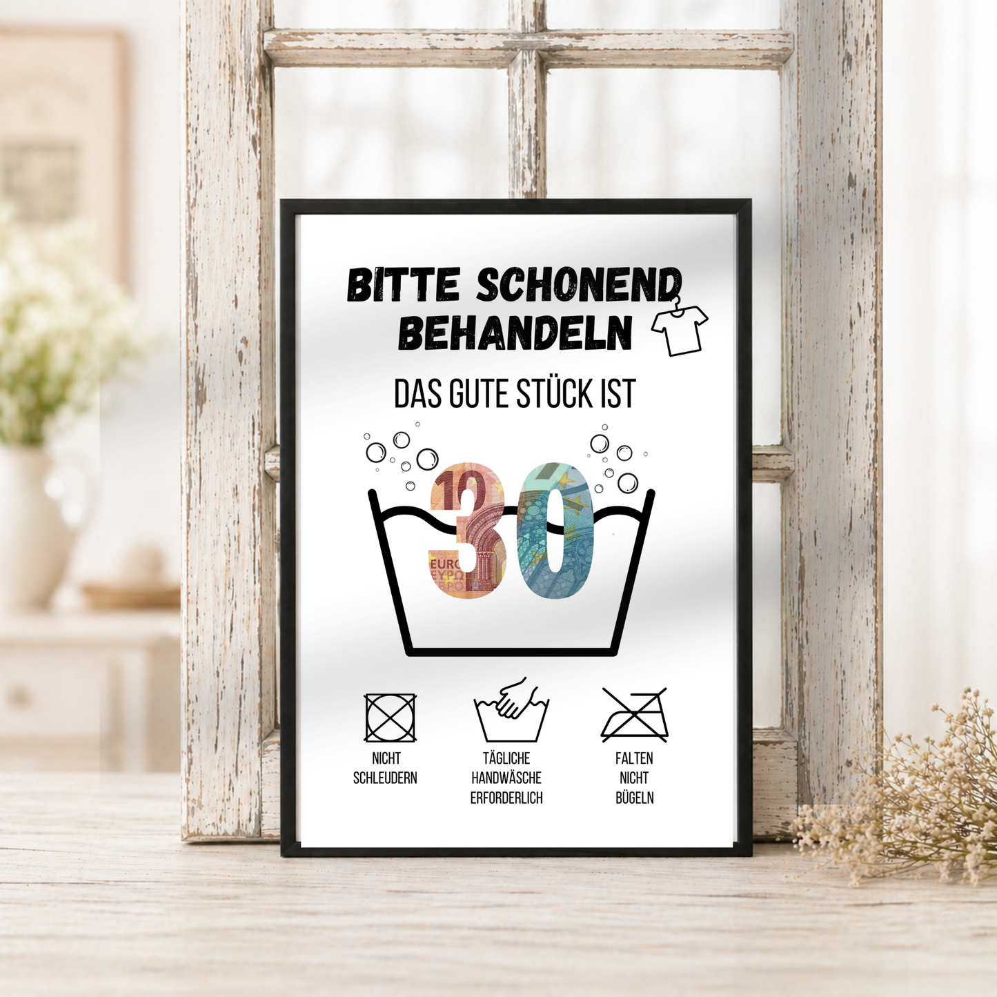 Geldgeschenk zum 30. Geburtstag Waschanleitung mit Euro-Scheinen in der Waschwanne und lustigen Pflegesymbolen, digitaler Download als DIN A4 Printable.
