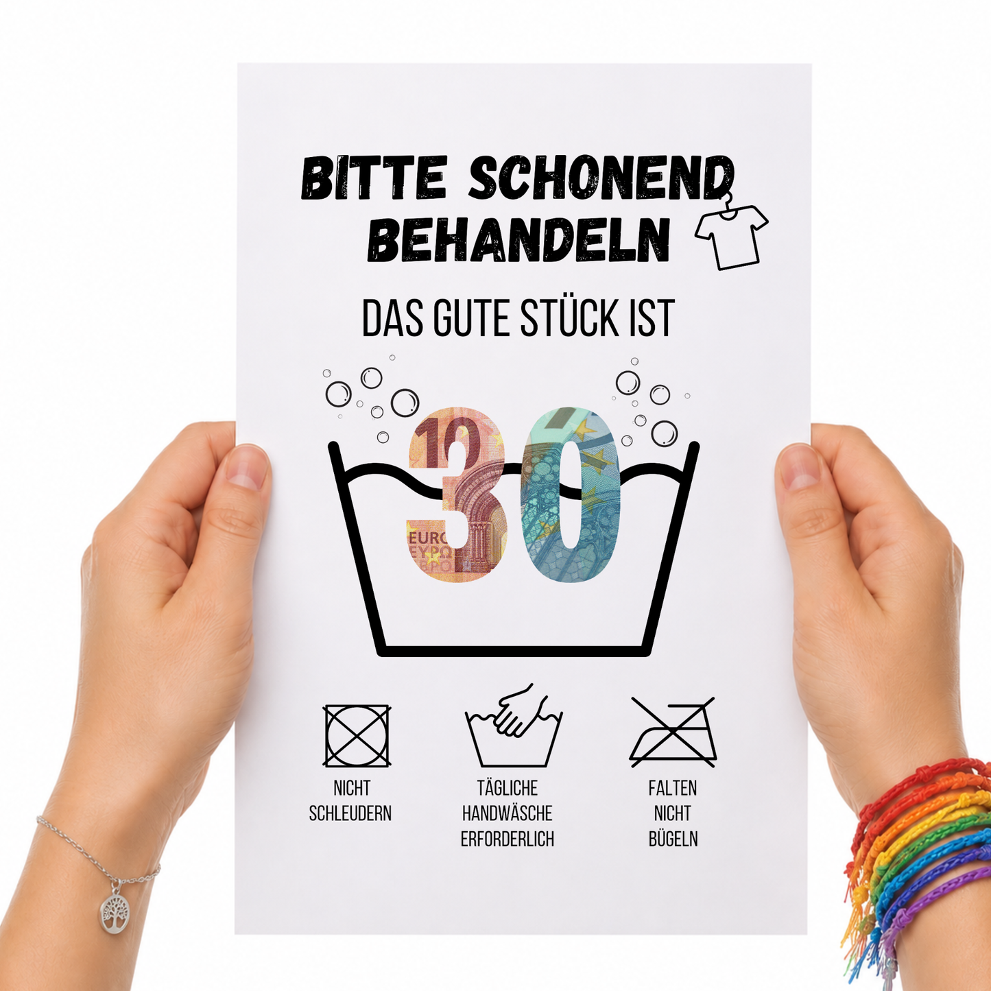Geldgeschenk zum 30. Geburtstag Waschanleitung mit Euro-Scheinen in der Waschwanne und lustigen Pflegesymbolen, digitaler Download als DIN A4 Printable.