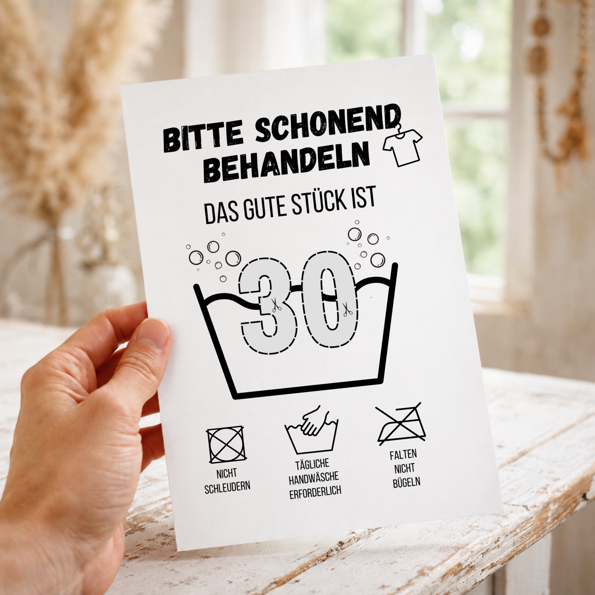 Geldgeschenk zum 30. Geburtstag Waschanleitung mit Euro-Scheinen in der Waschwanne und lustigen Pflegesymbolen, digitaler Download als DIN A4 Printable.
