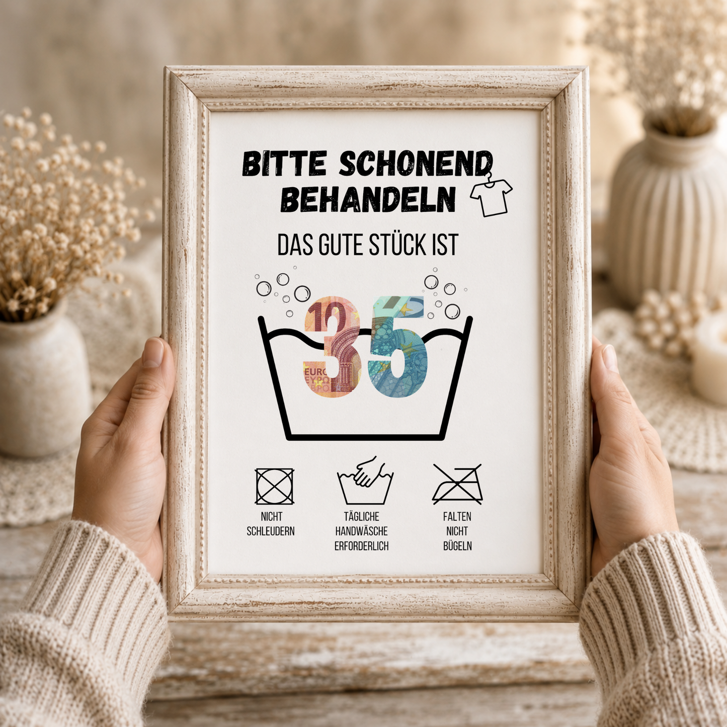 Geldgeschenk zum 35. Geburtstag Waschanleitung mit Euro-Scheinen in der Waschwanne und lustigen Pflegesymbolen, digitaler Download als DIN A4 Printable.