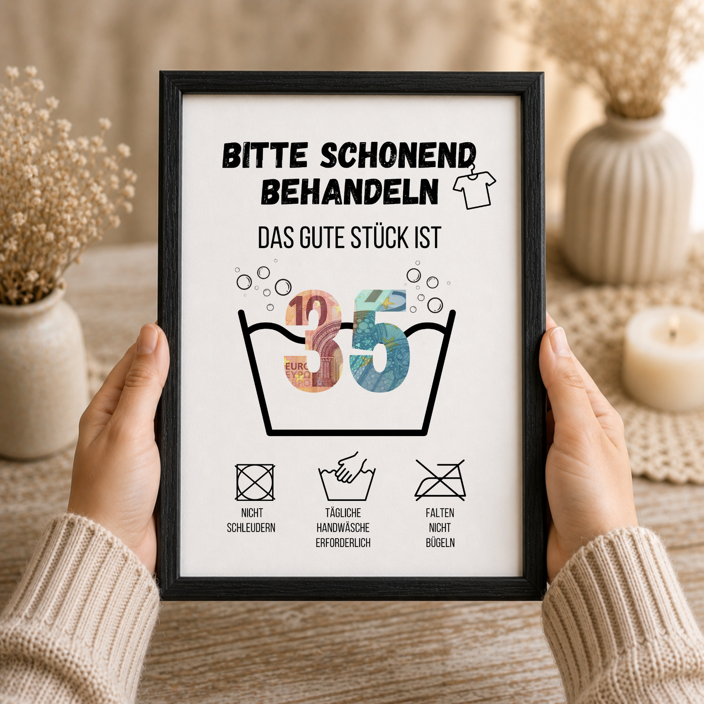 Geldgeschenk zum 35. Geburtstag Waschanleitung mit Euro-Scheinen in der Waschwanne und lustigen Pflegesymbolen, digitaler Download als DIN A4 Printable.