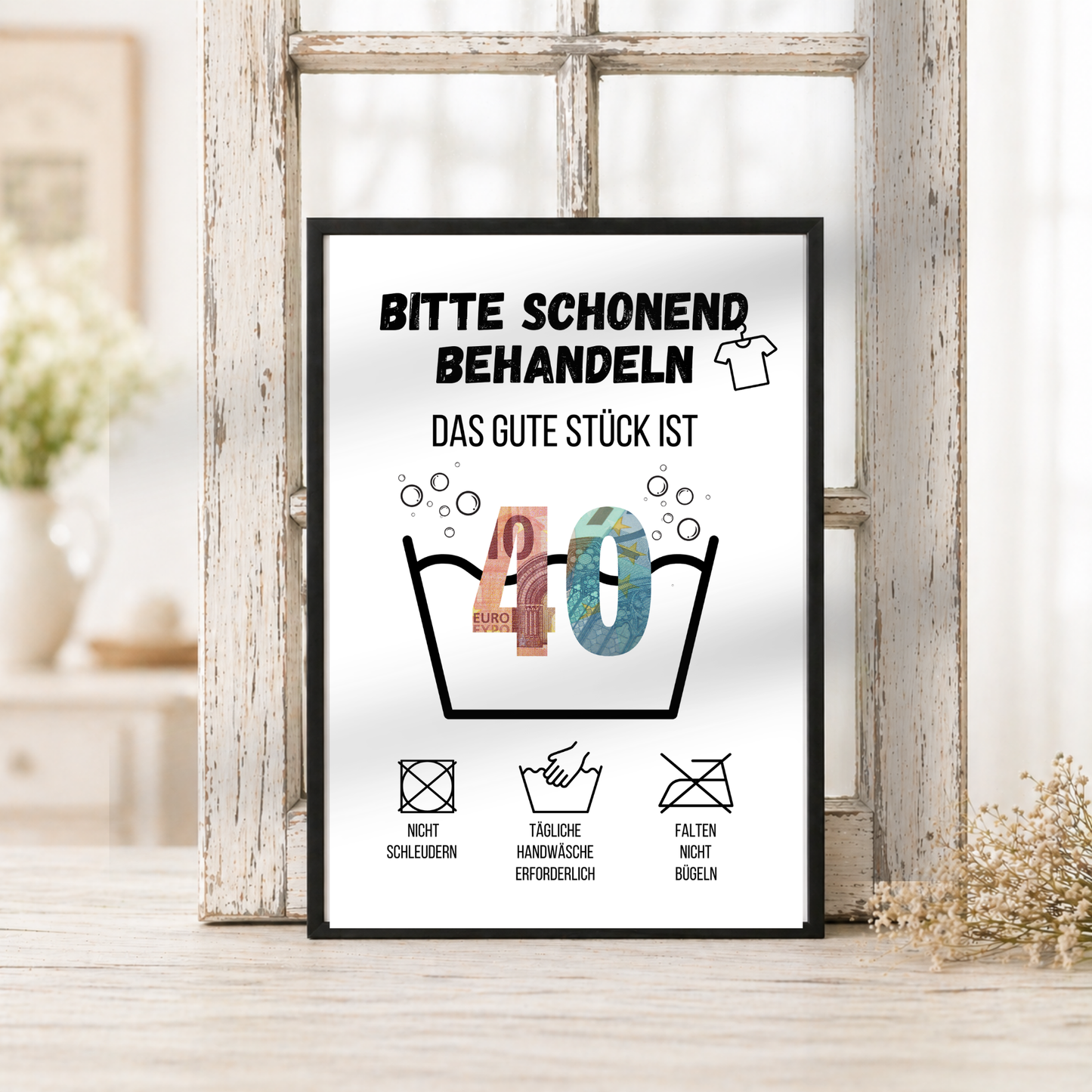 Geldgeschenk zum 40. Geburtstag Waschanleitung mit Euro-Scheinen in der Waschwanne und lustigen Pflegesymbolen, digitaler Download als DIN A4 Printable.