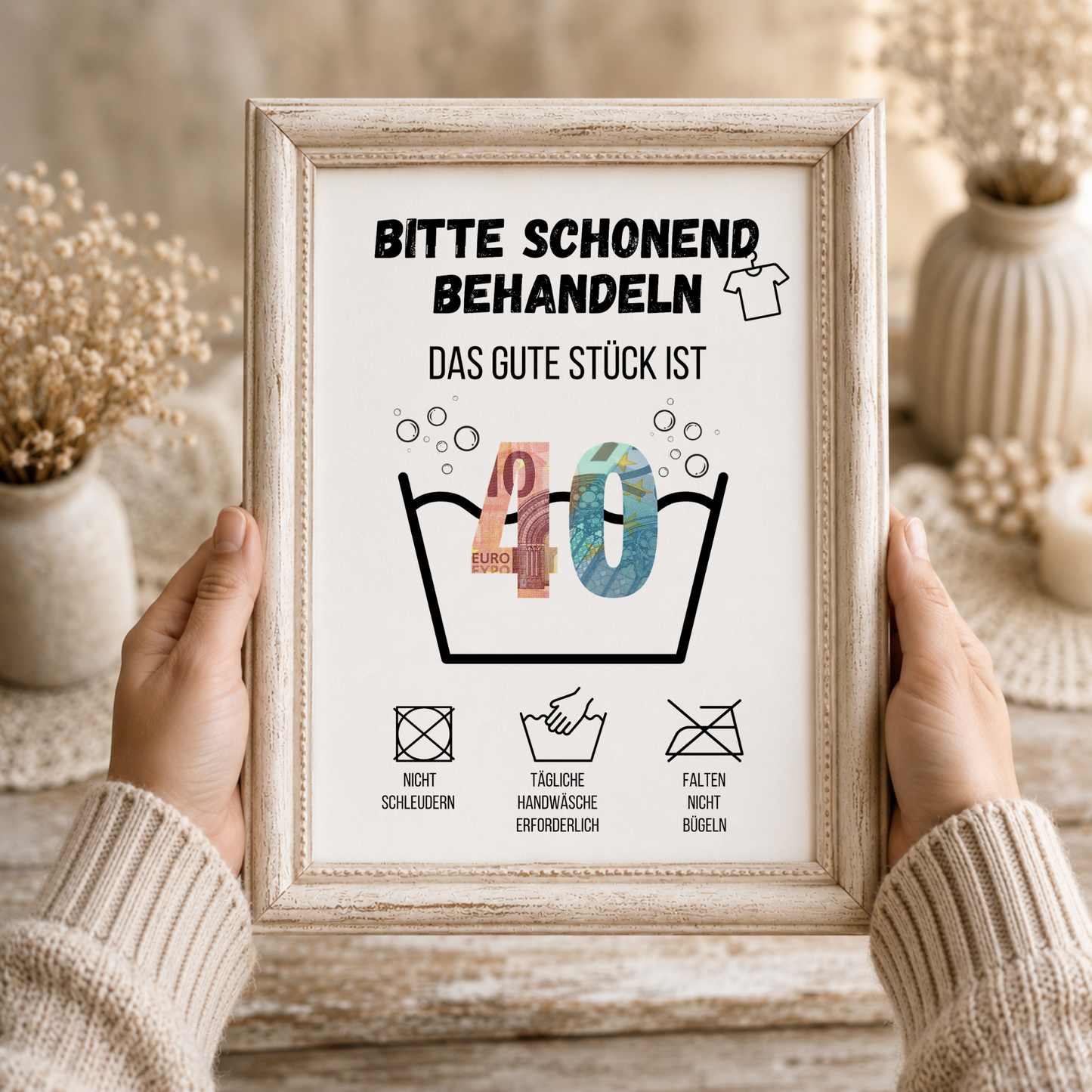 Geldgeschenk zum 40. Geburtstag Waschanleitung mit Euro-Scheinen in der Waschwanne und lustigen Pflegesymbolen, digitaler Download als DIN A4 Printable.
