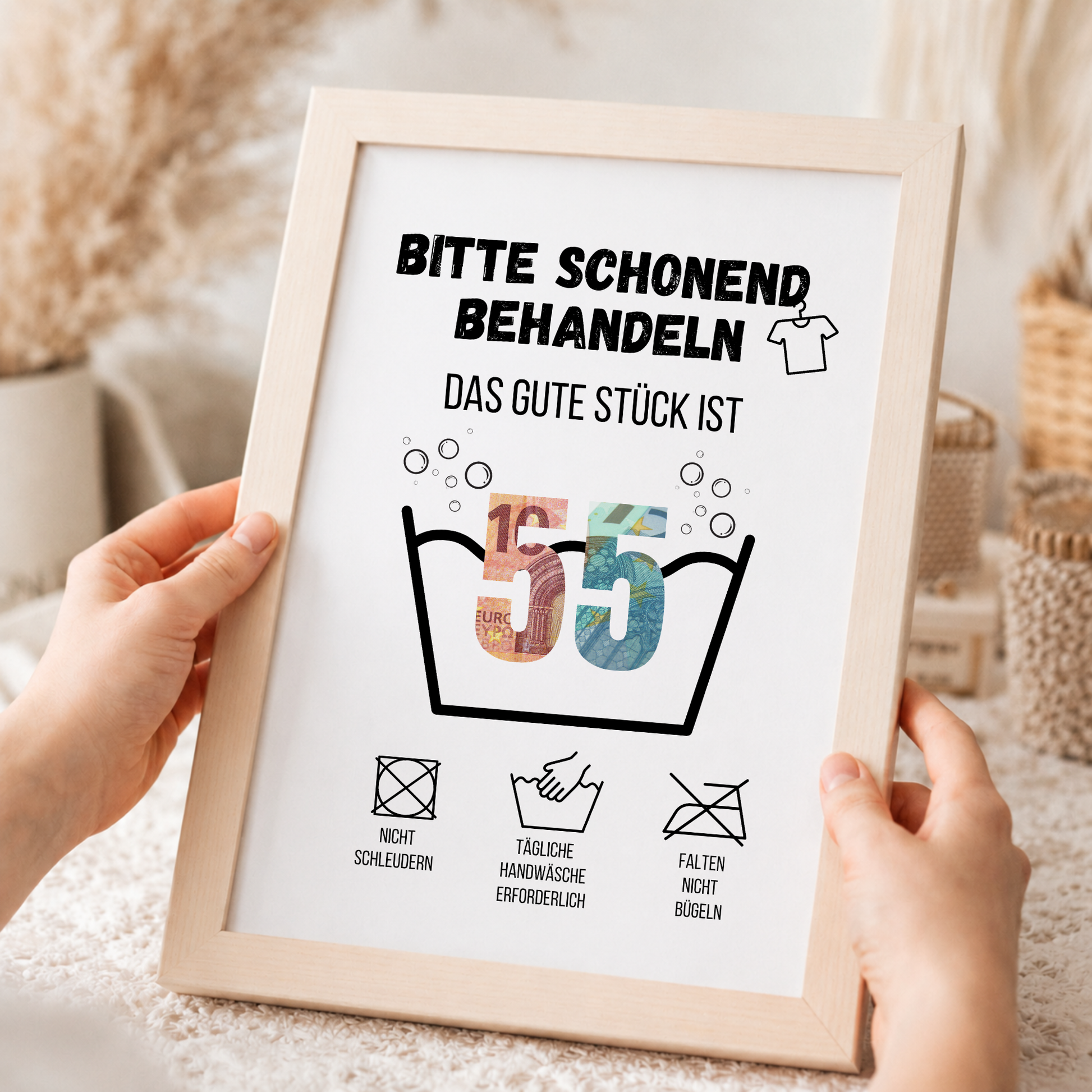 Geldgeschenk zum 55. Geburtstag Waschanleitung mit Euro-Scheinen in der Waschwanne und lustigen Pflegesymbolen, digitaler Download als DIN A4 Printable.