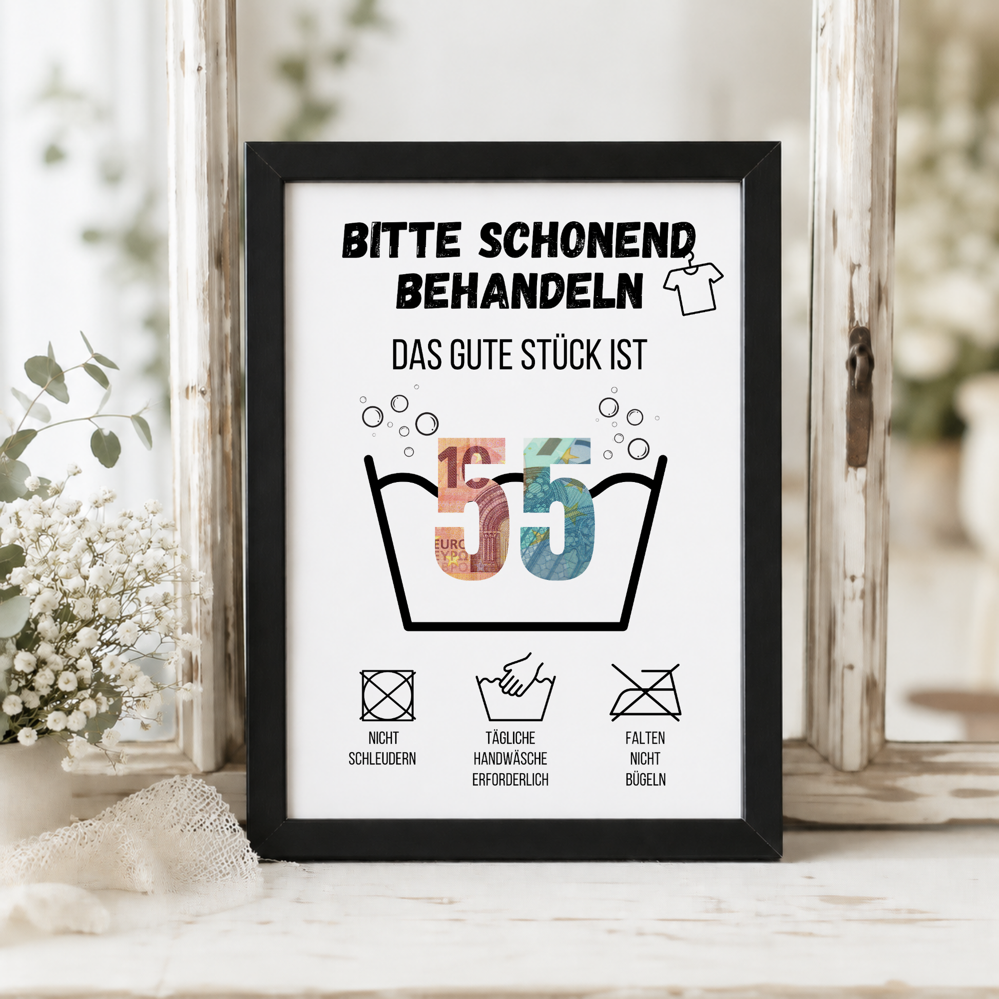Geldgeschenk zum 55. Geburtstag Waschanleitung mit Euro-Scheinen in der Waschwanne und lustigen Pflegesymbolen, digitaler Download als DIN A4 Printable.