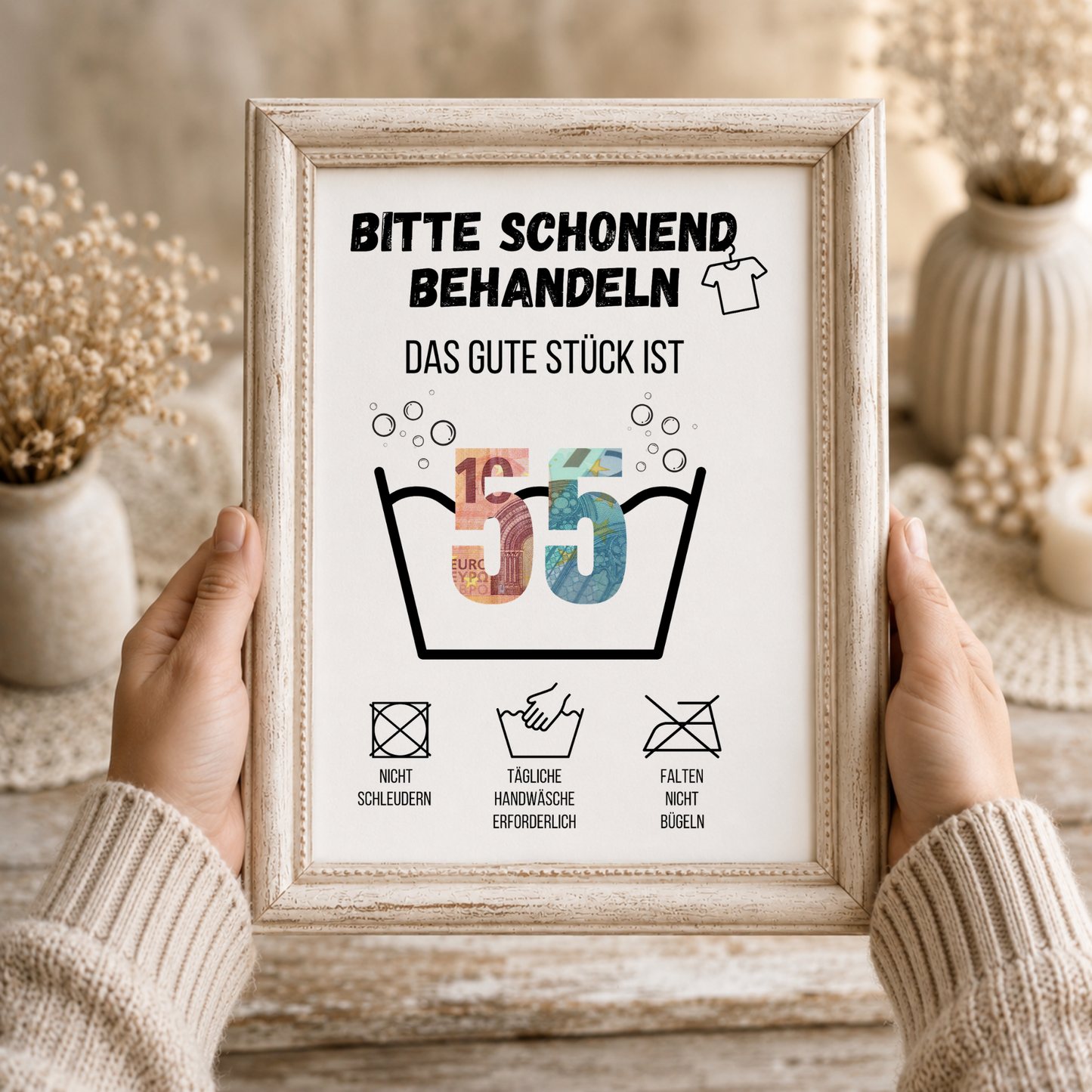 Geldgeschenk zum 55. Geburtstag Waschanleitung mit Euro-Scheinen in der Waschwanne und lustigen Pflegesymbolen, digitaler Download als DIN A4 Printable.
