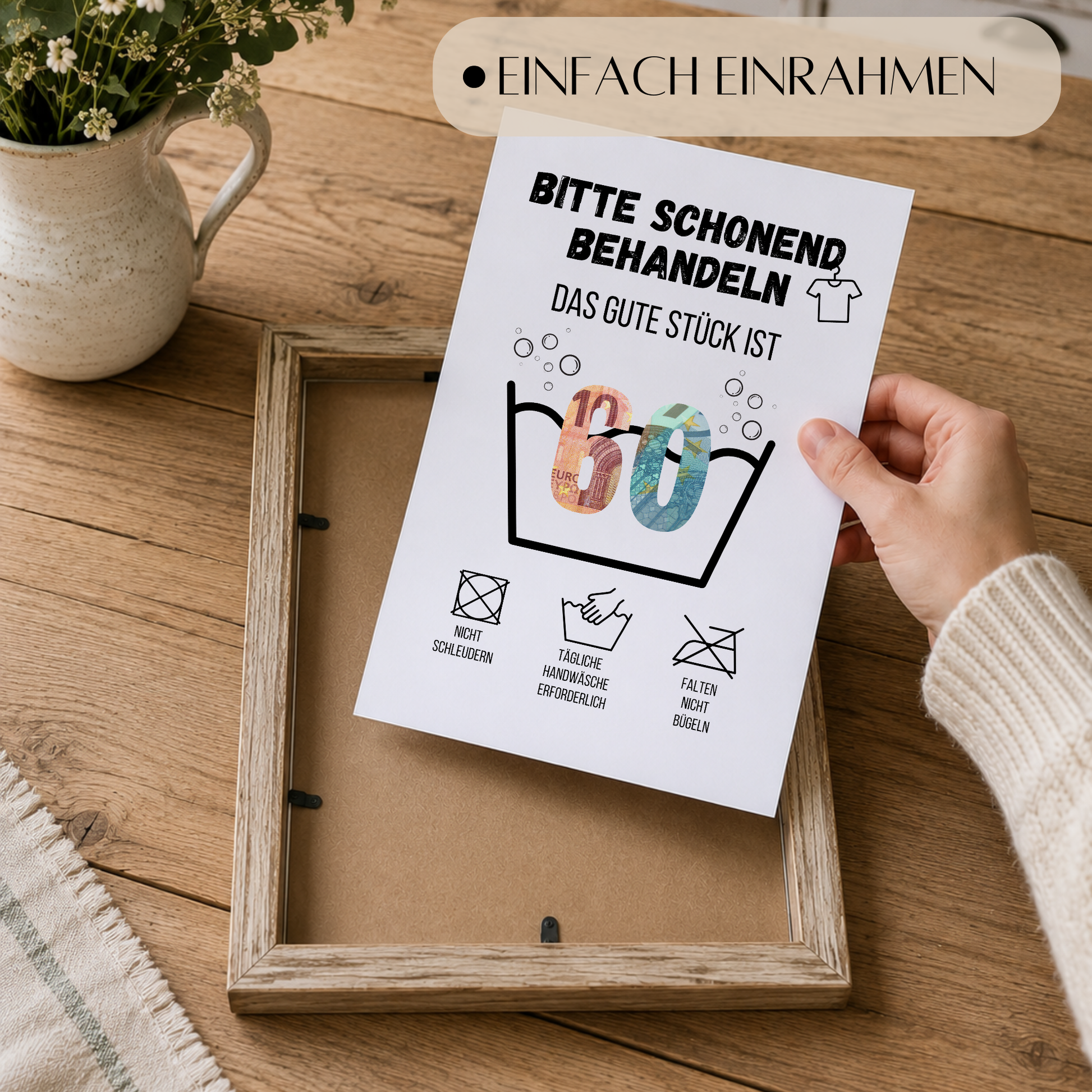 Geldgeschenk zum 60. Geburtstag Waschanleitung mit Euro-Scheinen in der Waschwanne und lustigen Pflegesymbolen, digitaler Download als DIN A4 Printable.