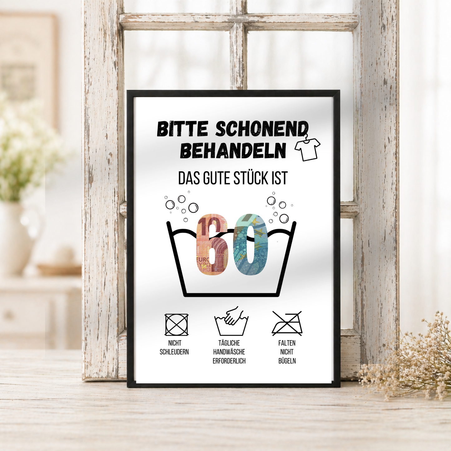 Geldgeschenk zum 80. Geburtstag Waschanleitung mit Euro-Scheinen in der Waschwanne und lustigen Pflegesymbolen, digitaler Download als DIN A4 Printable.