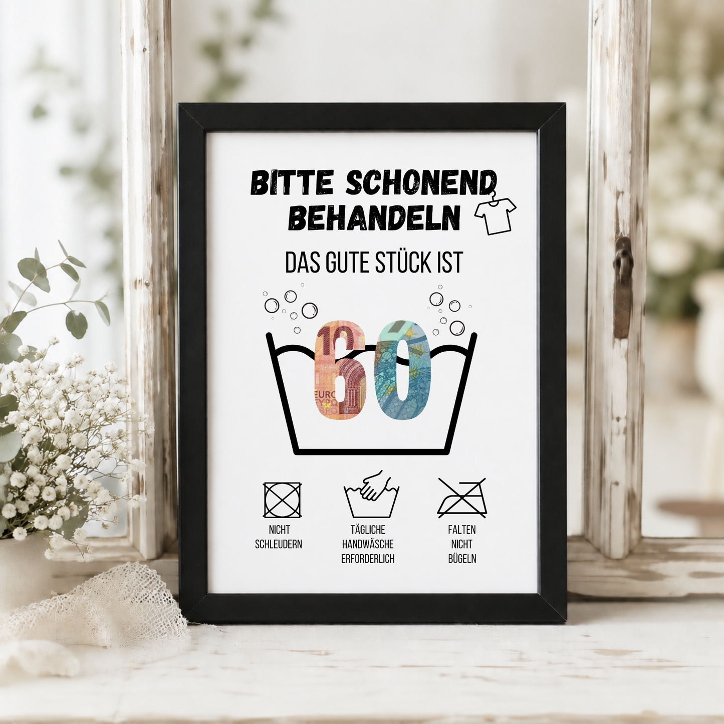 Geldgeschenk zum 80. Geburtstag Waschanleitung mit Euro-Scheinen in der Waschwanne und lustigen Pflegesymbolen, digitaler Download als DIN A4 Printable.