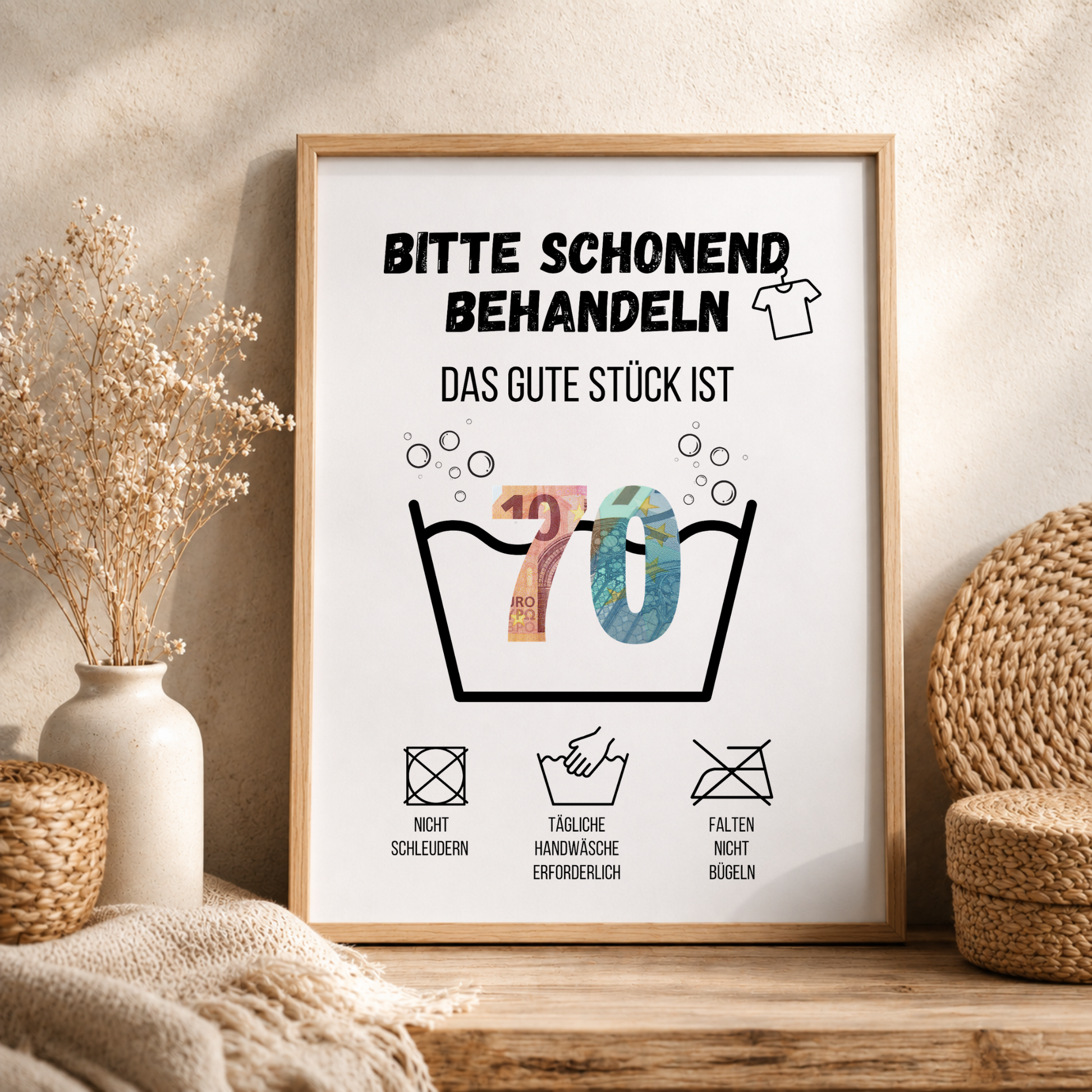 Geldgeschenk zum 70. Geburtstag Waschanleitung mit Euro-Scheinen in der Waschwanne und lustigen Pflegesymbolen, digitaler Download als DIN A4 Printable.