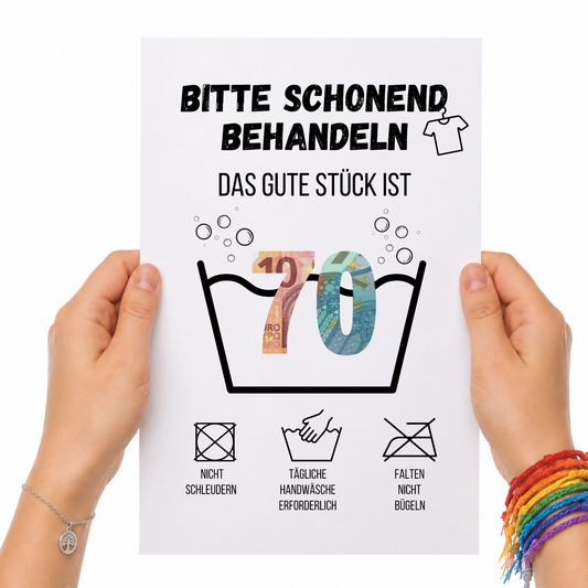 Geldgeschenk zum 70. Geburtstag Waschanleitung mit Euro-Scheinen in der Waschwanne und lustigen Pflegesymbolen, digitaler Download als DIN A4 Printable.