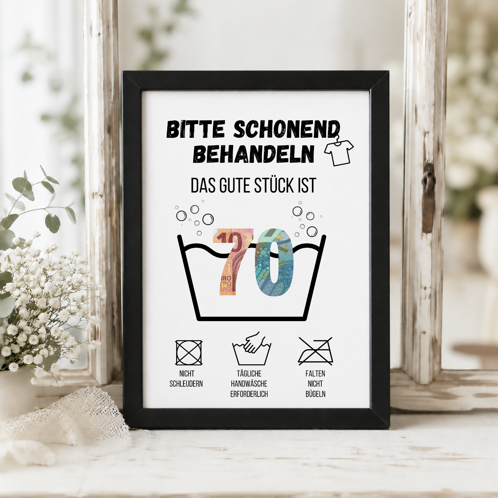 Geldgeschenk zum 70. Geburtstag Waschanleitung mit Euro-Scheinen in der Waschwanne und lustigen Pflegesymbolen, digitaler Download als DIN A4 Printable.