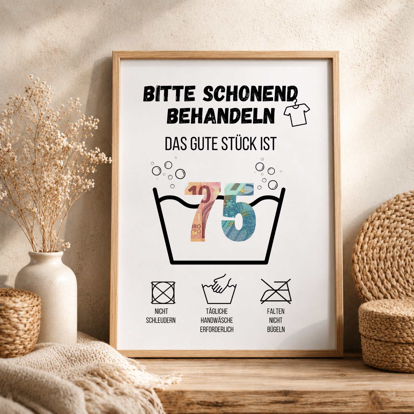 Geldgeschenk zum 75. Geburtstag Waschanleitung mit Euro-Scheinen in der Waschwanne und lustigen Pflegesymbolen, digitaler Download als DIN A4 Printable.