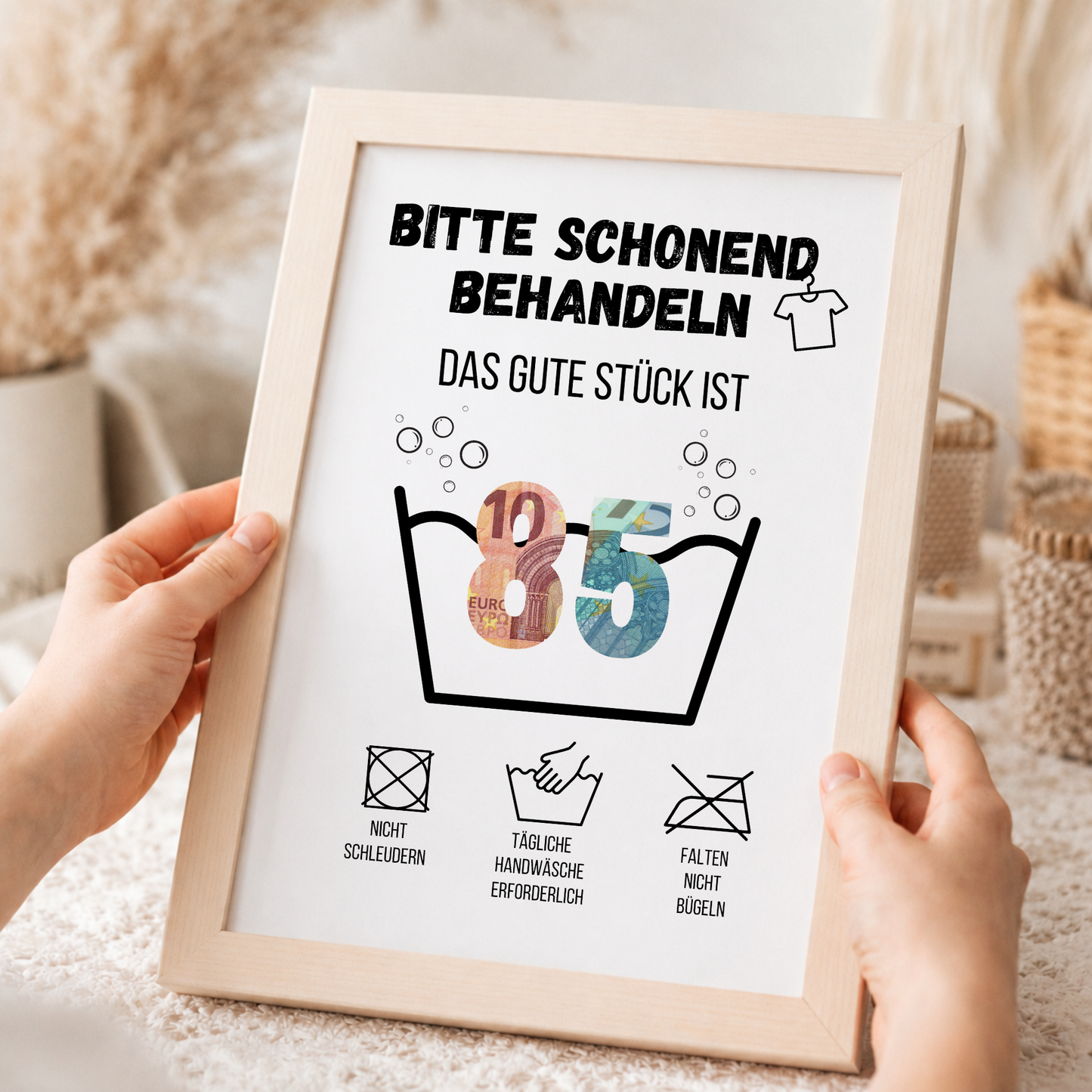 Geldgeschenk zum 85. Geburtstag Waschanleitung mit Euro-Scheinen in der Waschwanne und lustigen Pflegesymbolen, digitaler Download als DIN A4 Printable.