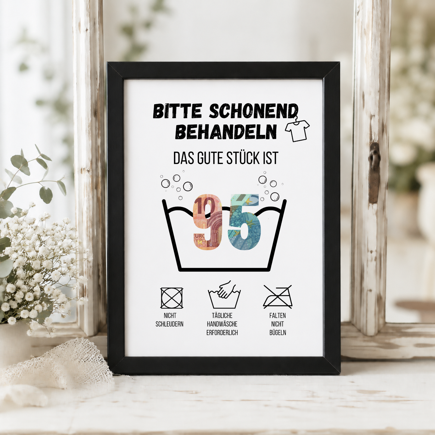 Geldgeschenk zum 95. Geburtstag Waschanleitung mit Euro-Scheinen in der Waschwanne und lustigen Pflegesymbolen, digitaler Download als DIN A4 Printable.
