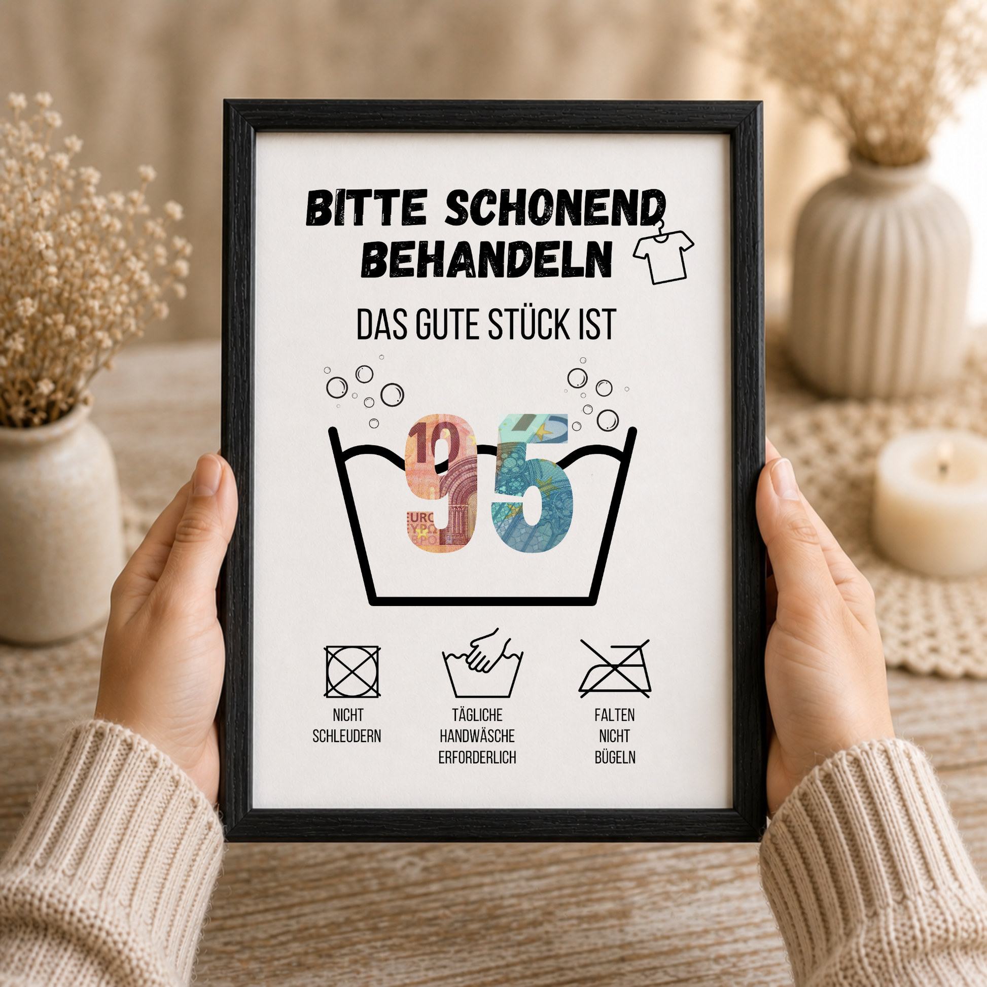 Geldgeschenk zum 95. Geburtstag Waschanleitung mit Euro-Scheinen in der Waschwanne und lustigen Pflegesymbolen, digitaler Download als DIN A4 Printable.