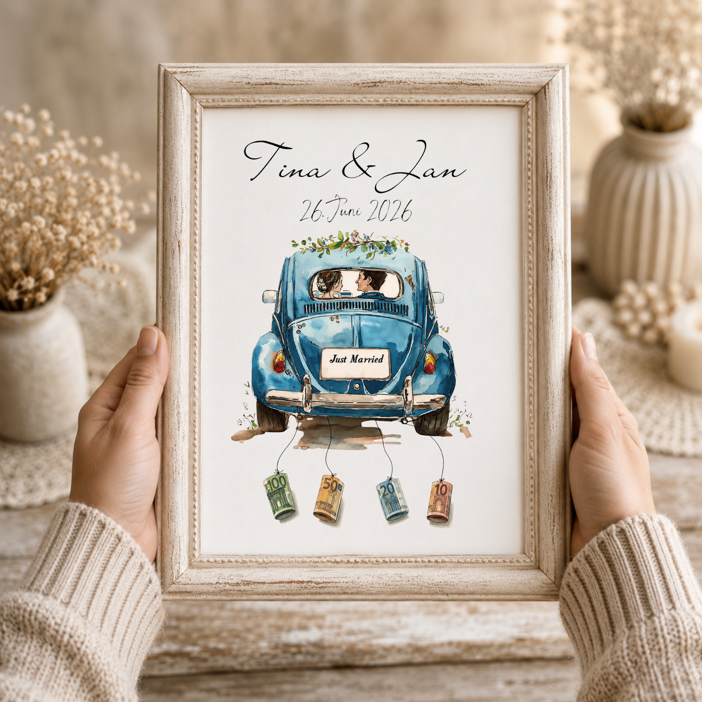Personalisiertes Hochzeitsposter als Geldgeschenk mit blauem VW Käfer Oldtimer, Brautpaar, Namen und Hochzeitsdatum zum Ausdrucken im DIN A4 Format.